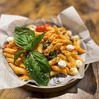 Fresh Mozzarella, Tomatoes & Ziti