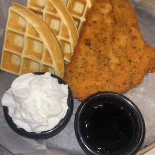 Crispy chicken & waffles